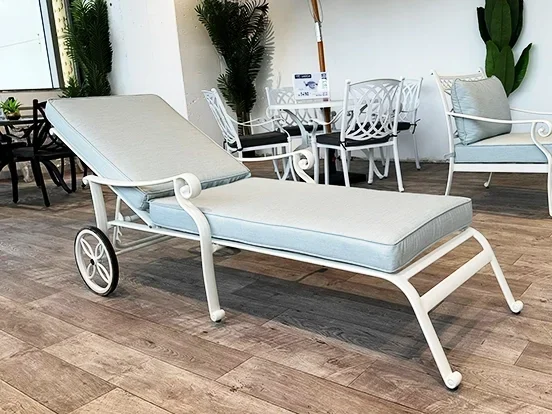 מינטון - מיטת שיזוף לבן אלומיניום GARDA