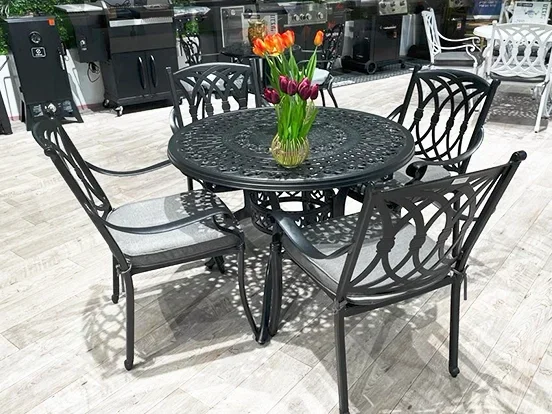 פראג - פינת אוכל אפור שולחן עגול 100ס"מ כולל 4 כסא + ריפוד אלומיניום GARDA