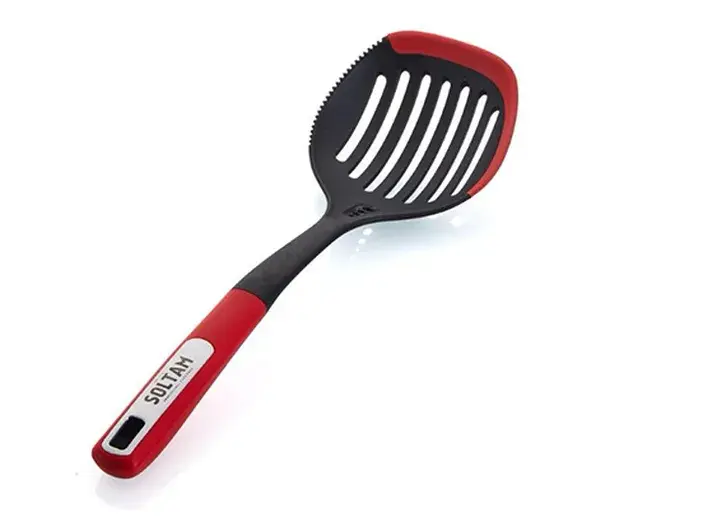 כף מסננת ניילון שחורה בשילוב  סולתם SOLTAM